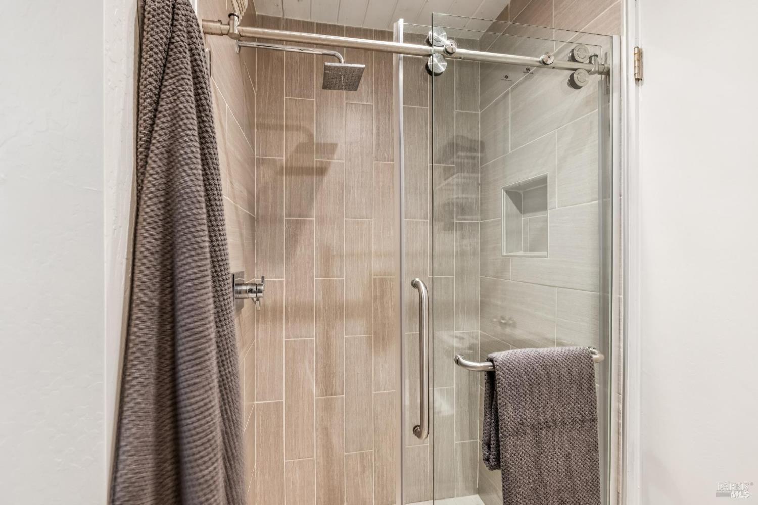 Detail Gallery Image 32 of 61 For 100 Mount Lyell Dr, San Rafael,  CA 94903 - 5 Beds | 2 Baths