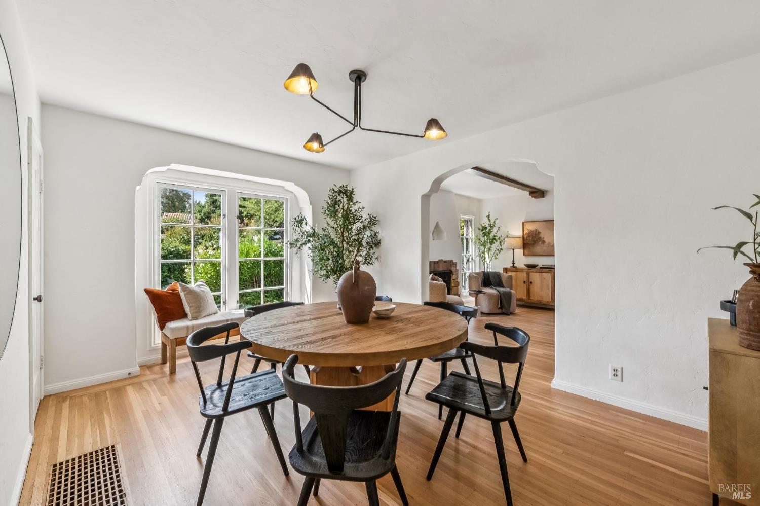 Detail Gallery Image 5 of 68 For 37 Rutherford Ave, San Anselmo,  CA 94960 - 4 Beds | 2 Baths