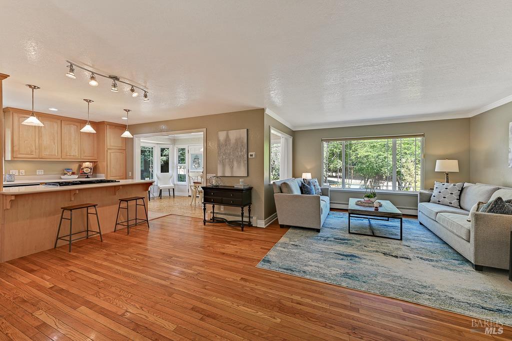 Detail Gallery Image 5 of 43 For 712 Bloomfield Rd, Sebastopol,  CA 95472 - 3 Beds | 3 Baths