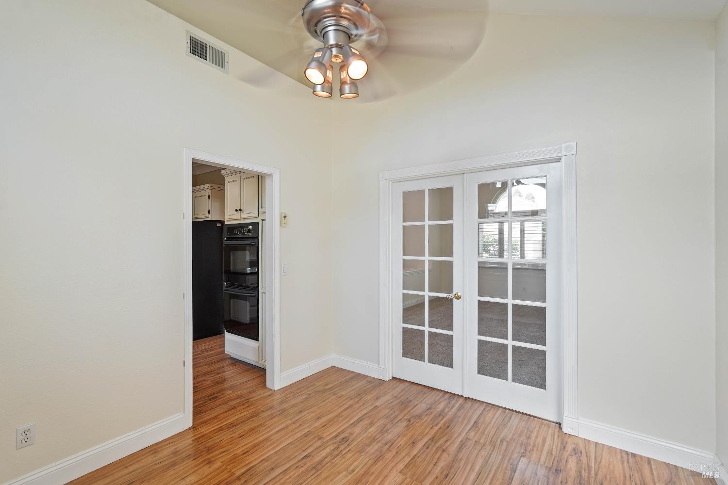 Detail Gallery Image 14 of 59 For 606 Roscommon Pl, Vacaville,  CA 95688 - 3 Beds | 2/1 Baths