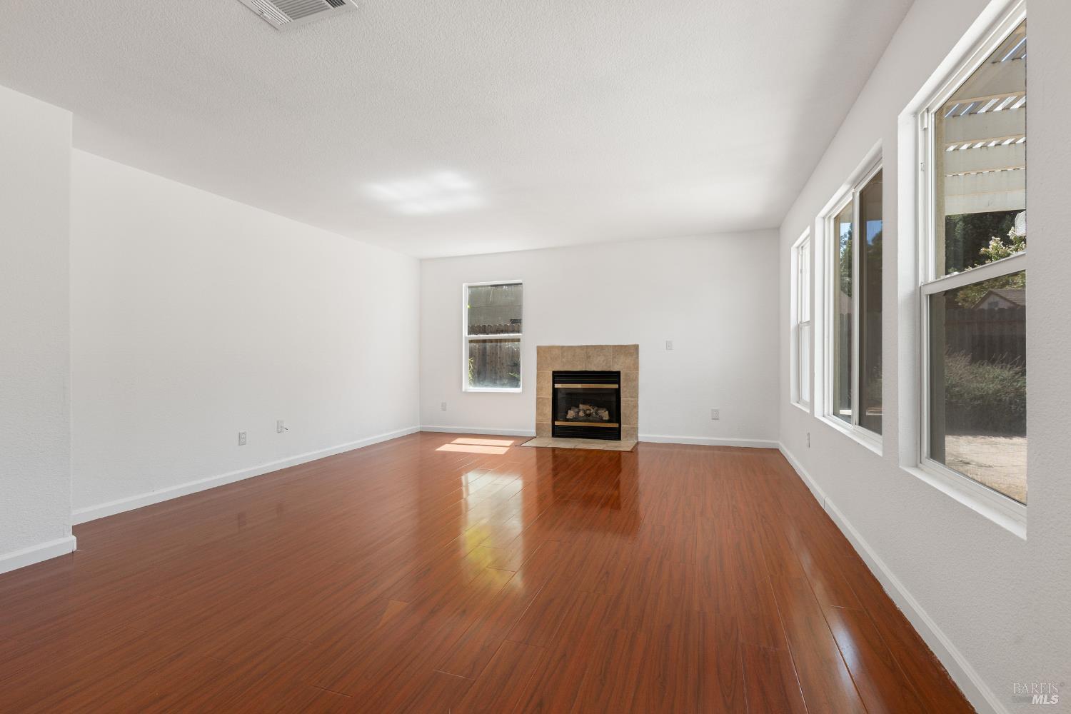 Detail Gallery Image 16 of 52 For 1012 Hickock Dr, Vacaville,  CA 95687 - 4 Beds | 3 Baths