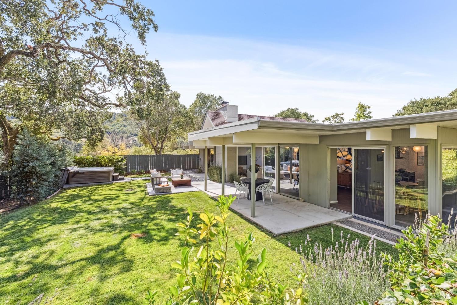 Detail Gallery Image 49 of 61 For 100 Mount Lyell Dr, San Rafael,  CA 94903 - 5 Beds | 2 Baths