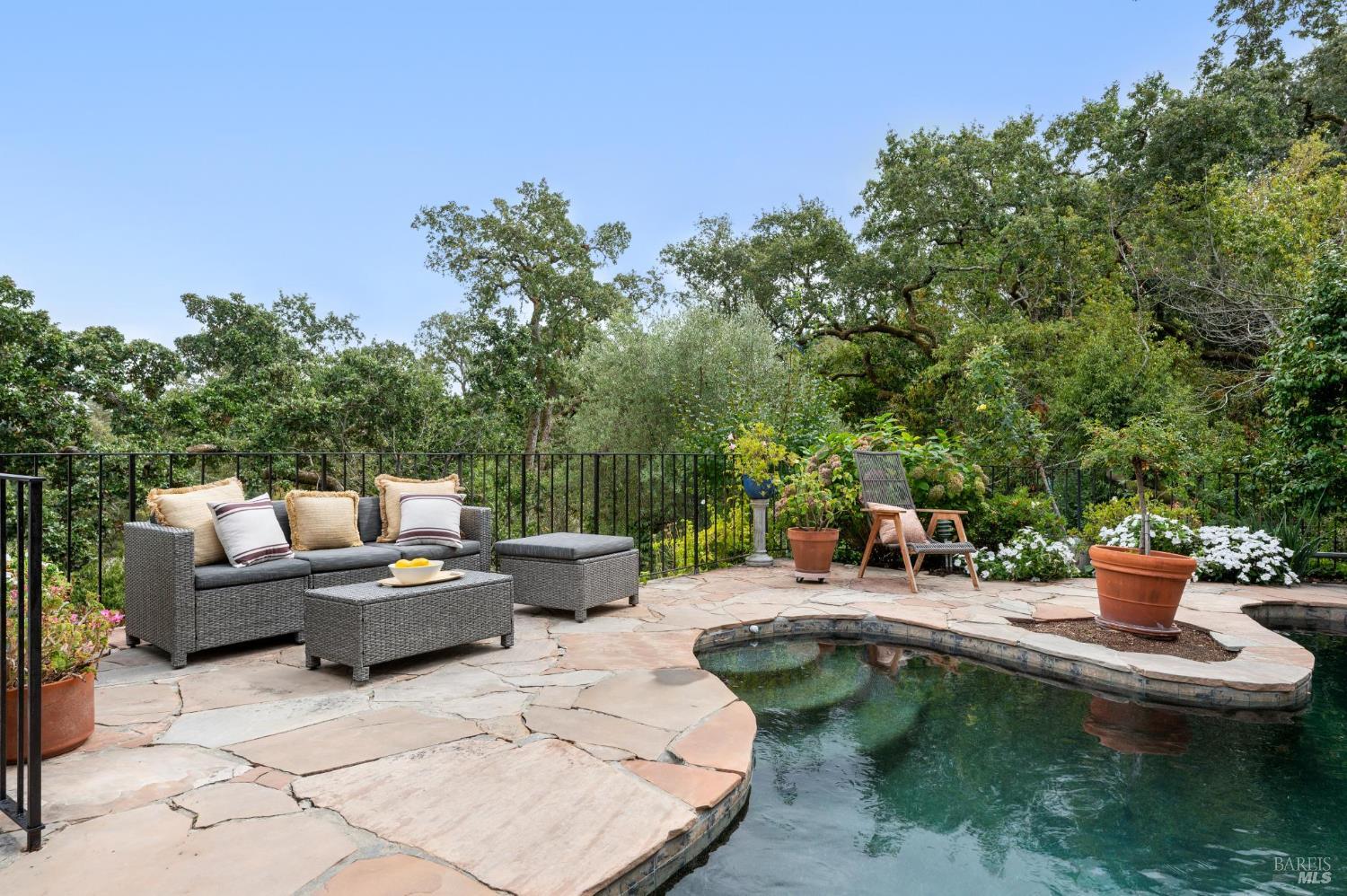 Detail Gallery Image 53 of 78 For 125 Oak Ave, San Anselmo,  CA 94960 - 5 Beds | 2/1 Baths