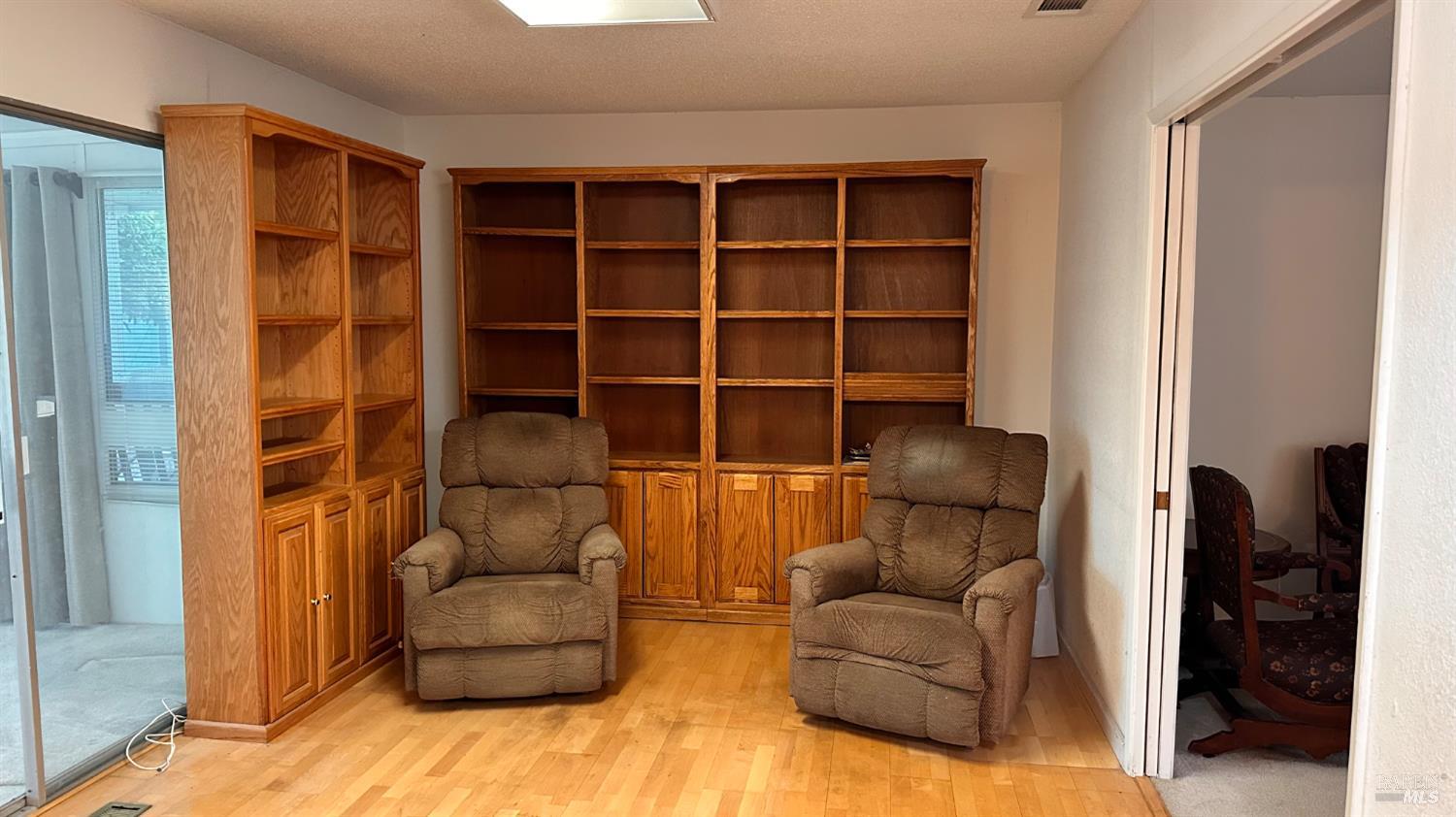 Detail Gallery Image 5 of 17 For 201 Lassen Cir, Vacaville,  CA 95687 - 2 Beds | 2 Baths