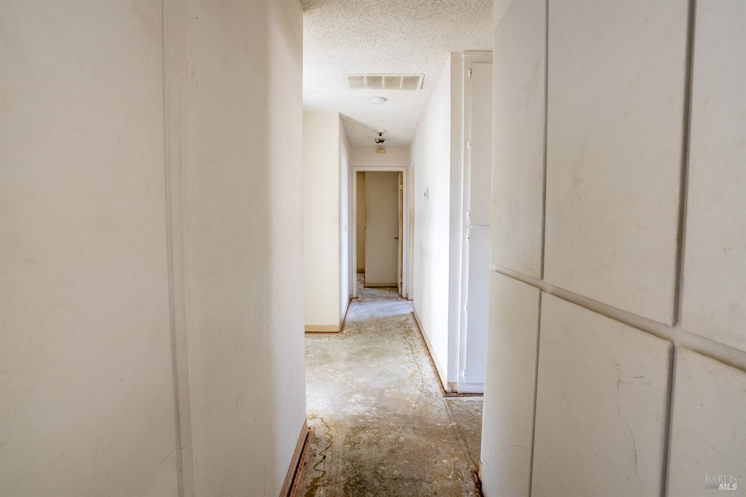 Detail Gallery Image 16 of 34 For 938 Sandy Cove Dr, Rodeo,  CA 94572 - 4 Beds | 2 Baths