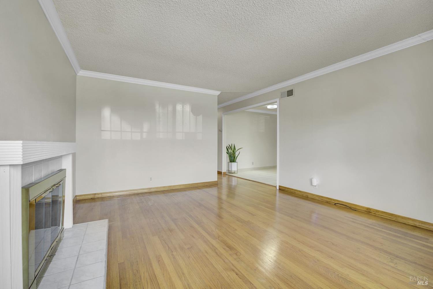 Detail Gallery Image 6 of 56 For 129 Violet Dr, Vallejo,  CA 94589 - 6 Beds | 4 Baths