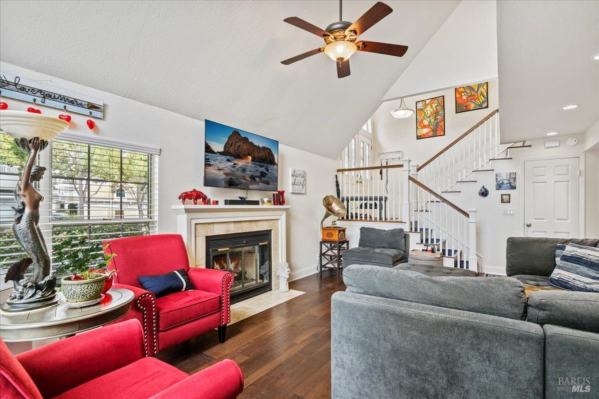 Detail Gallery Image 8 of 30 For 397 E 2nd St, Benicia,  CA 94510 - 3 Beds | 2/1 Baths