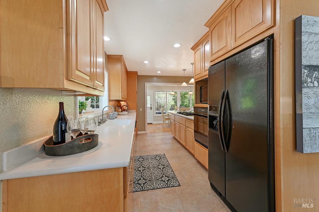 Detail Gallery Image 10 of 43 For 712 Bloomfield Rd, Sebastopol,  CA 95472 - 3 Beds | 3 Baths