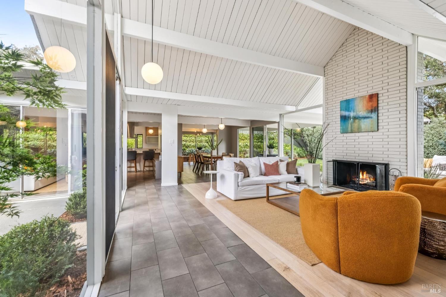 Detail Gallery Image 13 of 61 For 100 Mount Lyell Dr, San Rafael,  CA 94903 - 5 Beds | 2 Baths