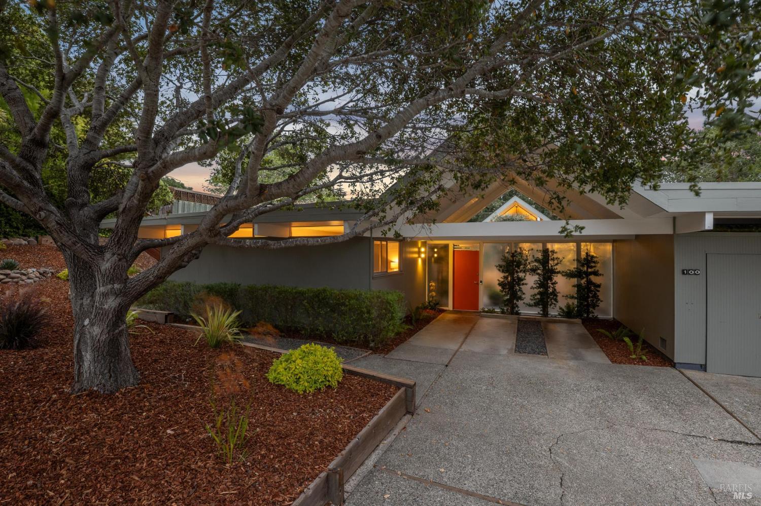 Detail Gallery Image 51 of 61 For 100 Mount Lyell Dr, San Rafael,  CA 94903 - 5 Beds | 2 Baths