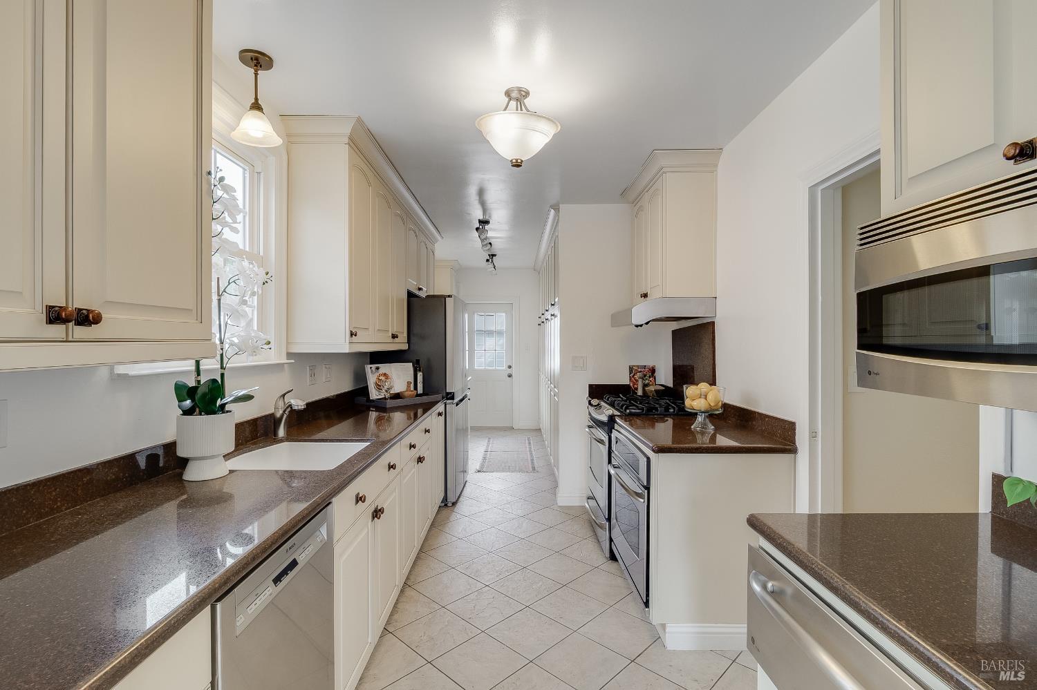 Detail Gallery Image 16 of 55 For 126 Carroll St, Vallejo,  CA 94590 - 4 Beds | 2 Baths