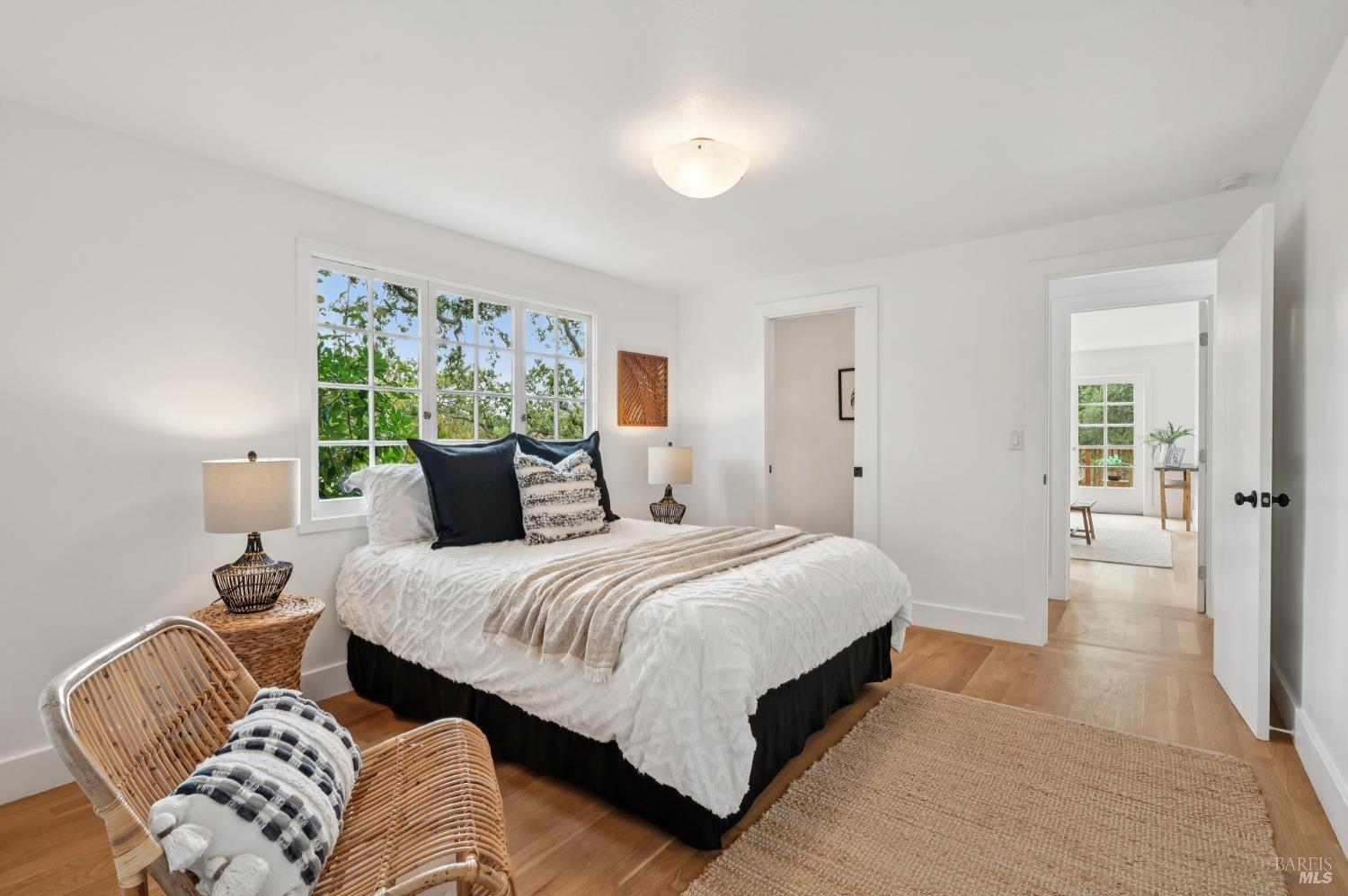 Detail Gallery Image 34 of 78 For 125 Oak Ave, San Anselmo,  CA 94960 - 5 Beds | 2/1 Baths