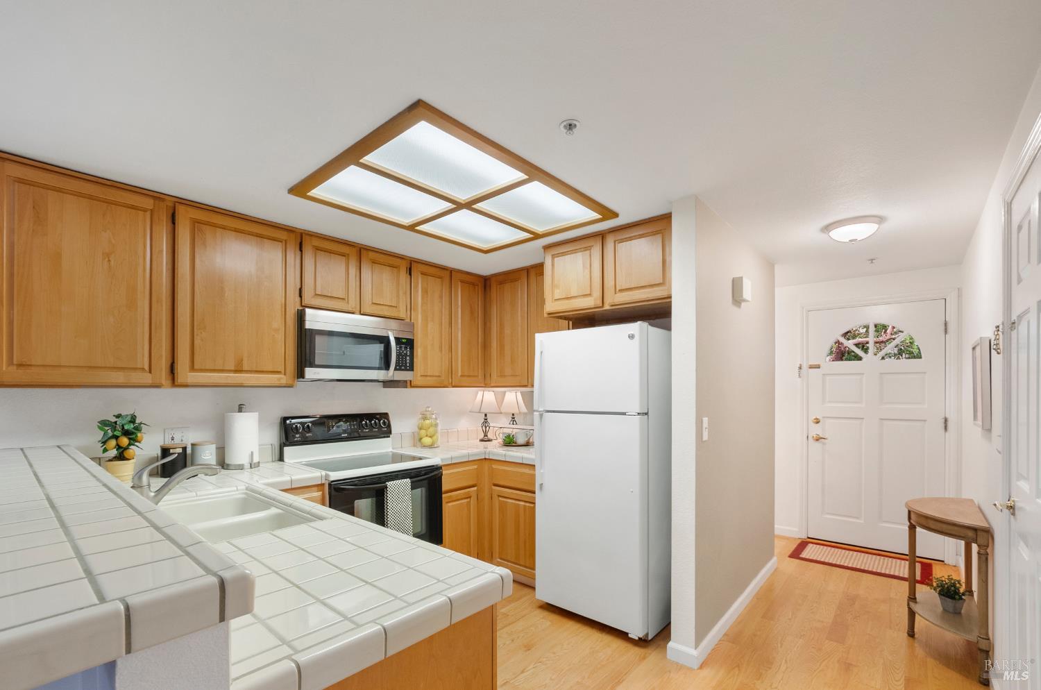 Detail Gallery Image 5 of 33 For 3202 Villa Ln, Napa,  CA 94558 - 2 Beds | 2/1 Baths