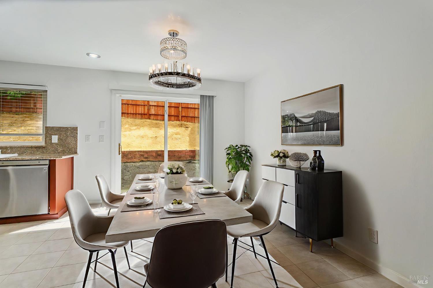 Detail Gallery Image 6 of 22 For 466 Holly St, Vallejo,  CA 94589 - 3 Beds | 2 Baths
