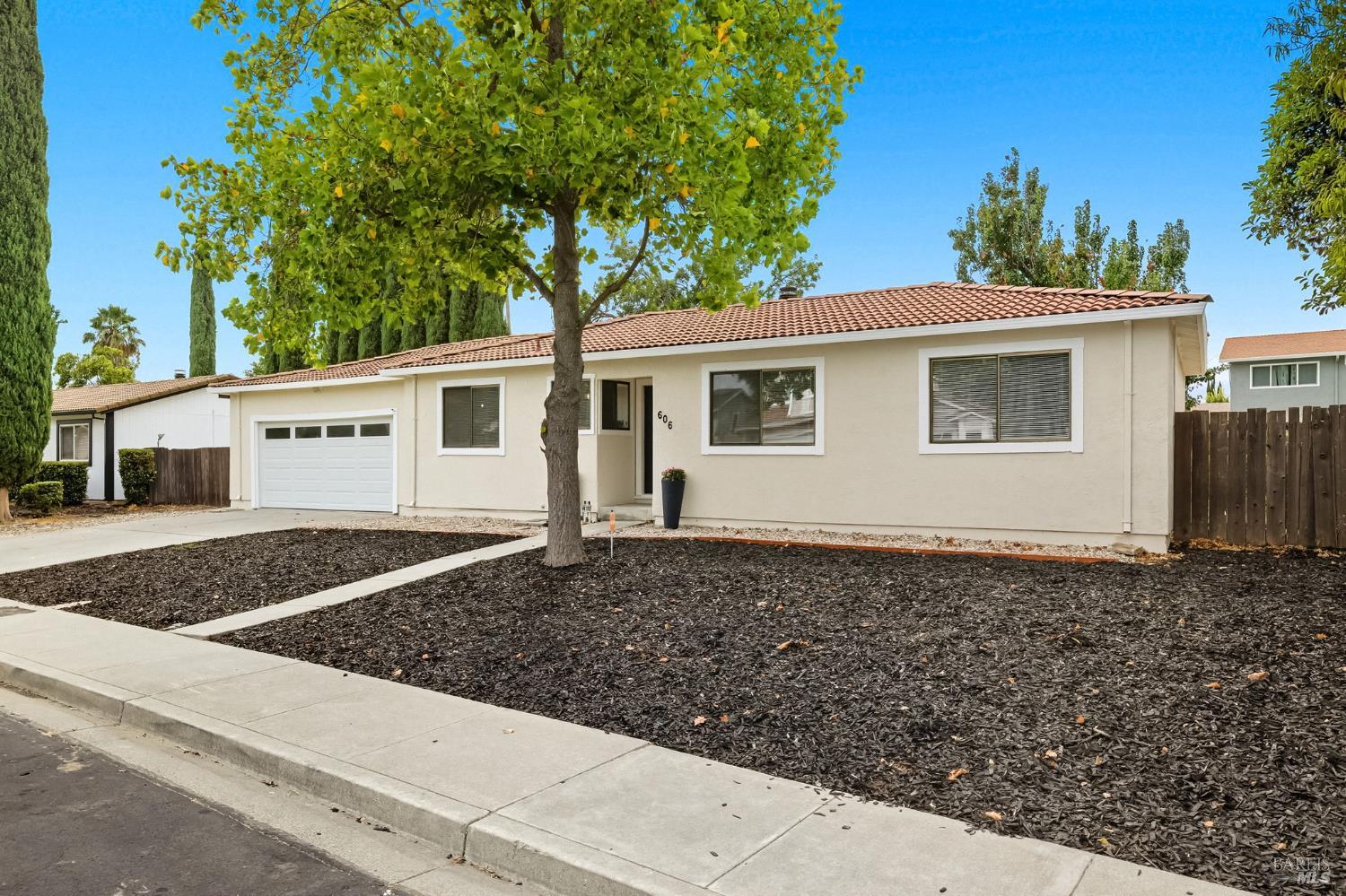 Detail Gallery Image 3 of 38 For 606 Saint Andrews Dr, Vacaville,  CA 95687 - 3 Beds | 1 Baths