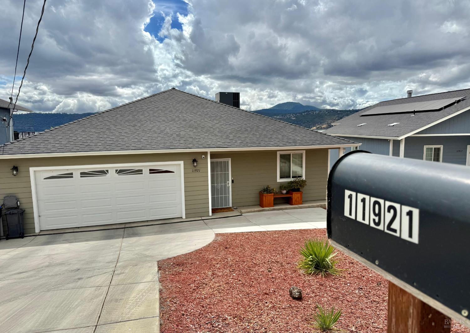 Detail Gallery Image 4 of 73 For 11921 Lakeshore Dr, Clearlake,  CA 95422 - 3 Beds | 2 Baths