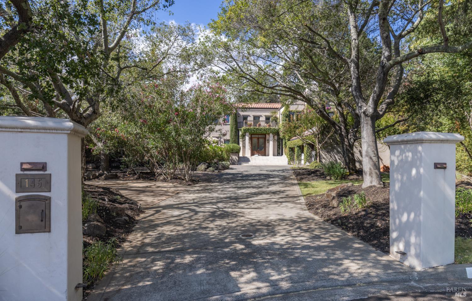 Detail Gallery Image 10 of 72 For 145 Canyon Ct, Napa,  CA 94558 - 5 Beds | 4/1 Baths