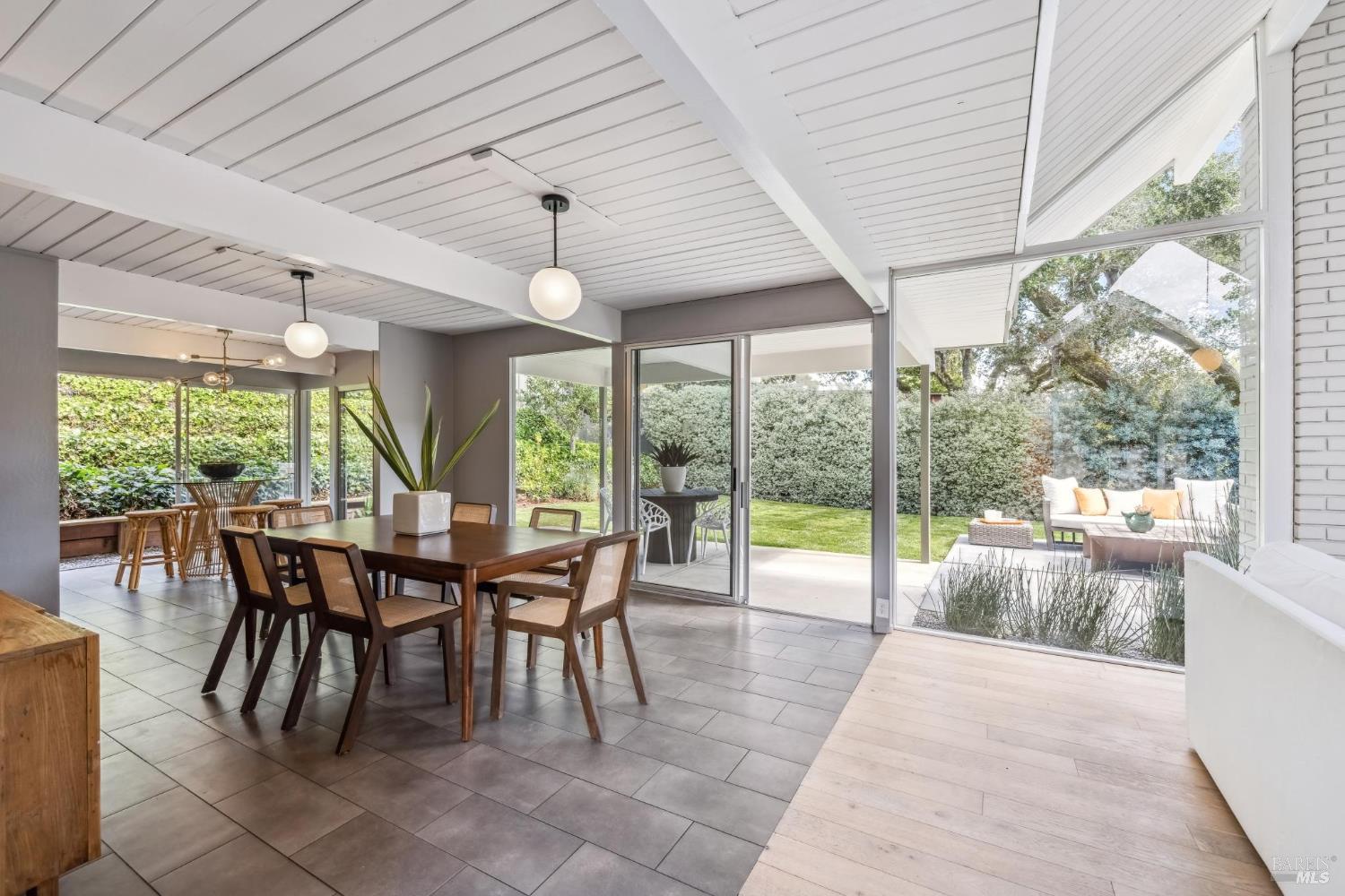 Detail Gallery Image 15 of 61 For 100 Mount Lyell Dr, San Rafael,  CA 94903 - 5 Beds | 2 Baths