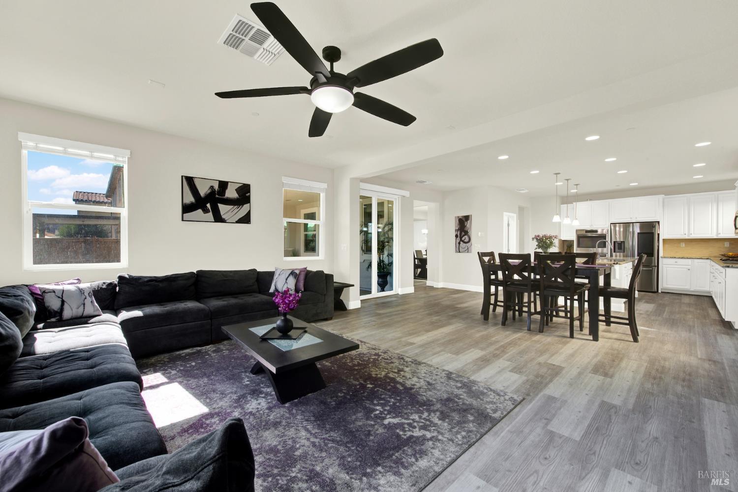 Detail Gallery Image 17 of 82 For 2437 Sanders Ln, Fairfield,  CA 94533 - 5 Beds | 4 Baths