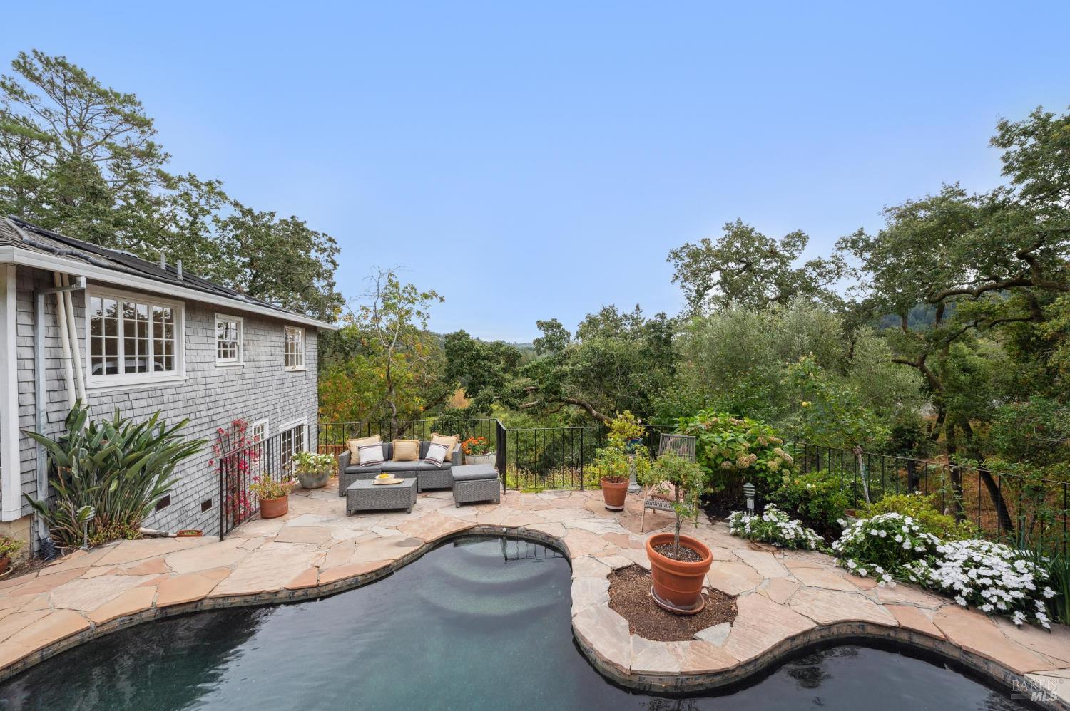 Detail Gallery Image 52 of 78 For 125 Oak Ave, San Anselmo,  CA 94960 - 5 Beds | 2/1 Baths