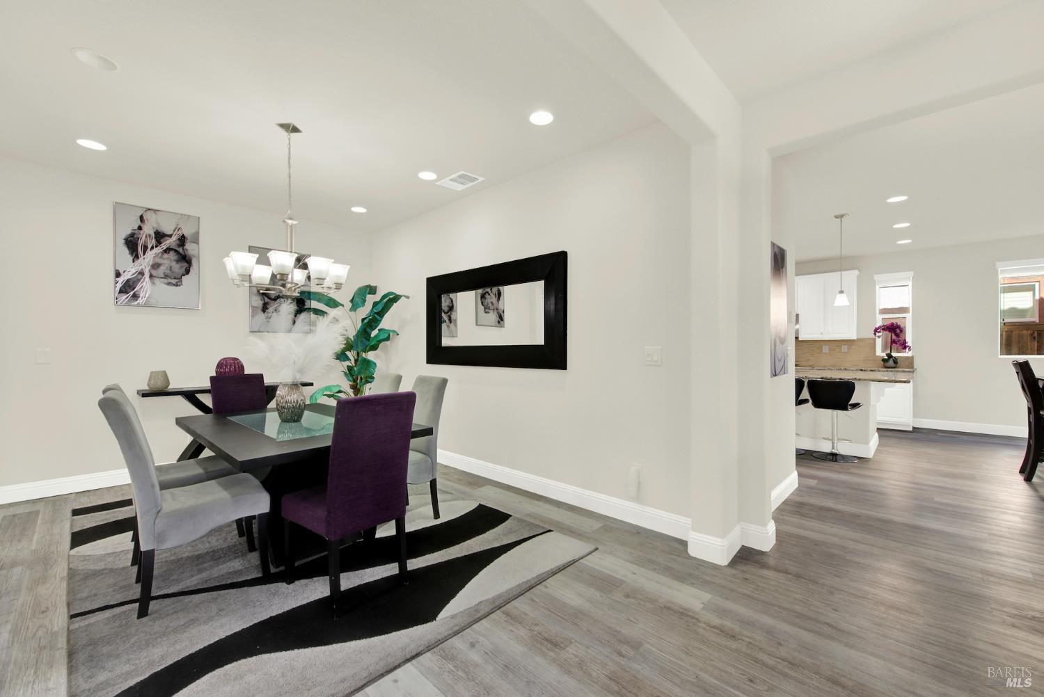 Detail Gallery Image 11 of 82 For 2437 Sanders Ln, Fairfield,  CA 94533 - 5 Beds | 4 Baths