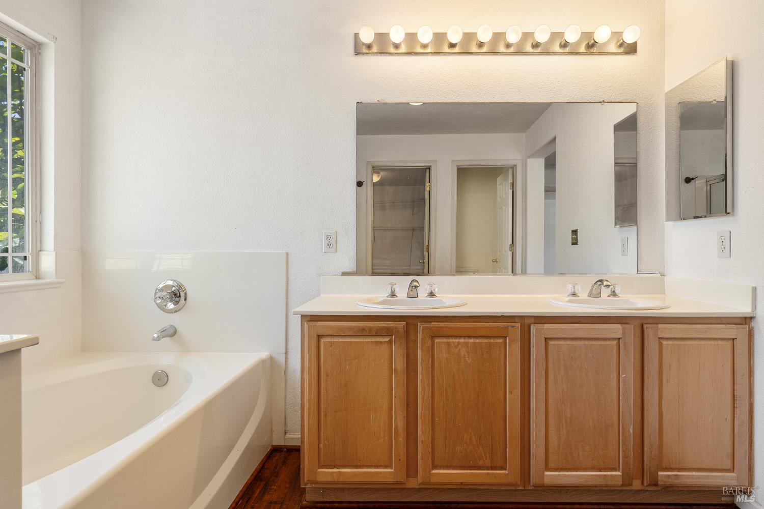 Detail Gallery Image 35 of 52 For 1012 Hickock Dr, Vacaville,  CA 95687 - 4 Beds | 3 Baths