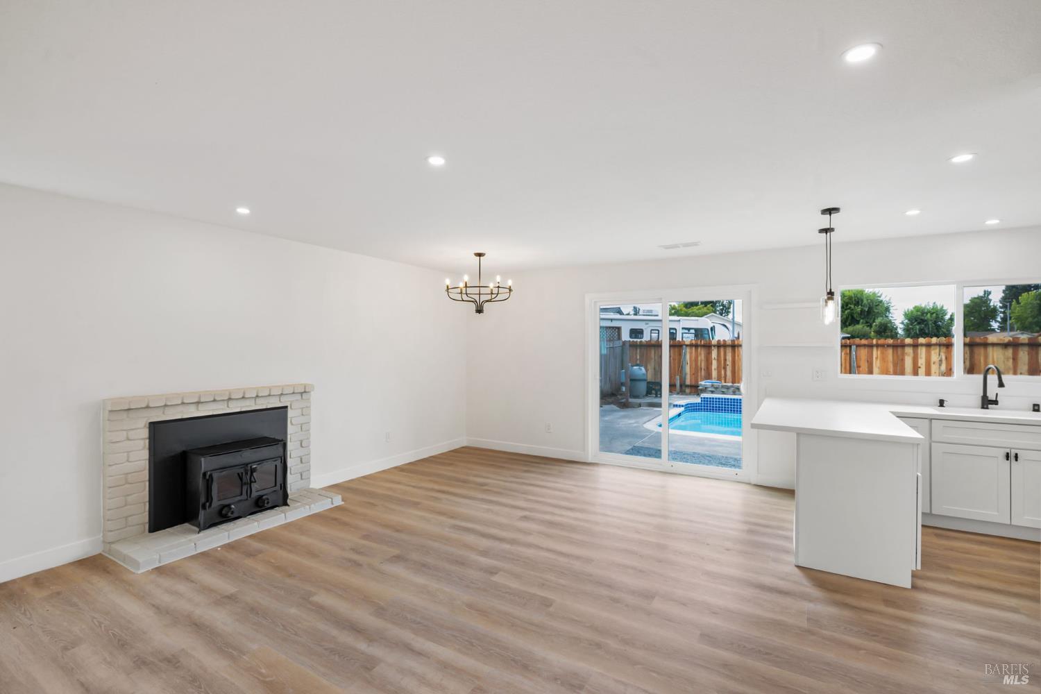 Detail Gallery Image 9 of 55 For 7402 Circle Dr, Rohnert Park,  CA 94928 - 3 Beds | 2 Baths
