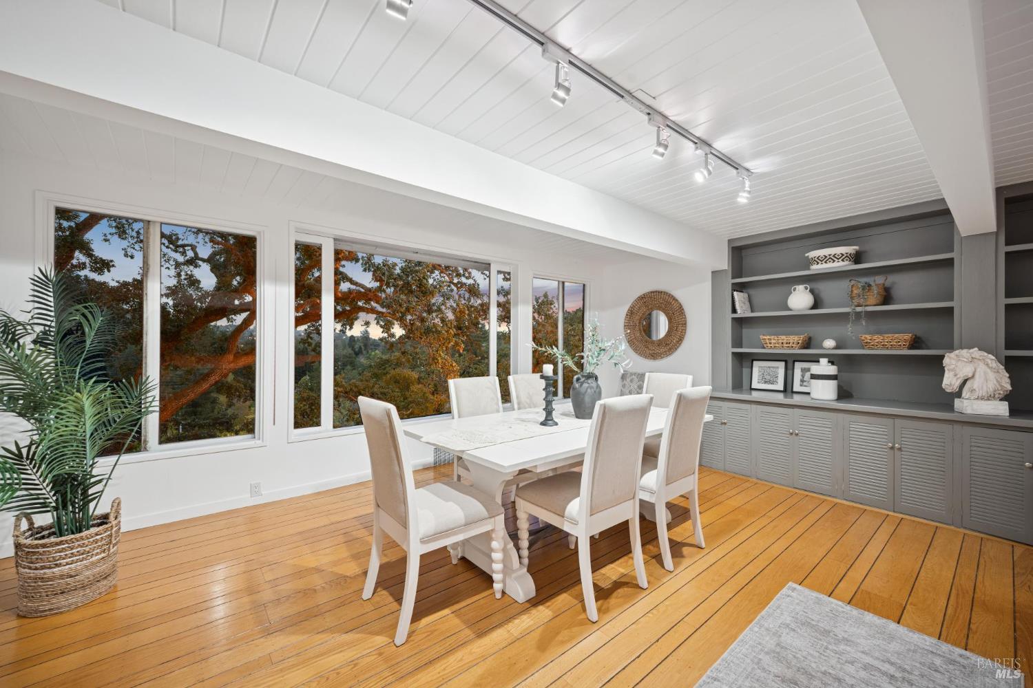 Detail Gallery Image 67 of 78 For 125 Oak Ave, San Anselmo,  CA 94960 - 5 Beds | 2/1 Baths