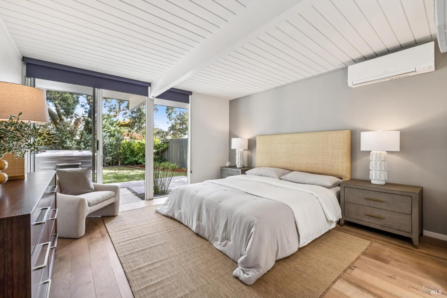 Detail Gallery Image 28 of 61 For 100 Mount Lyell Dr, San Rafael,  CA 94903 - 5 Beds | 2 Baths