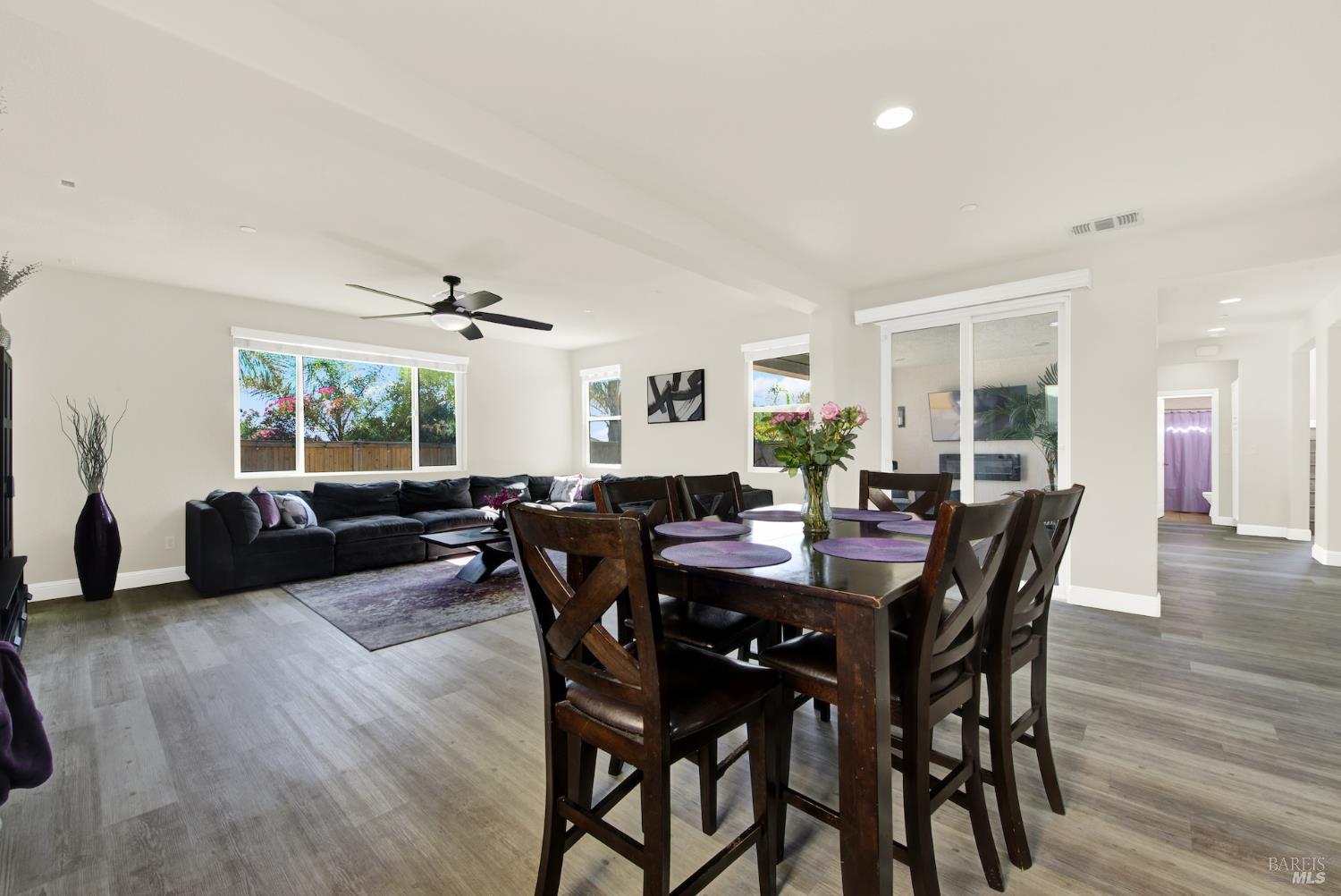 Detail Gallery Image 21 of 82 For 2437 Sanders Ln, Fairfield,  CA 94533 - 5 Beds | 4 Baths