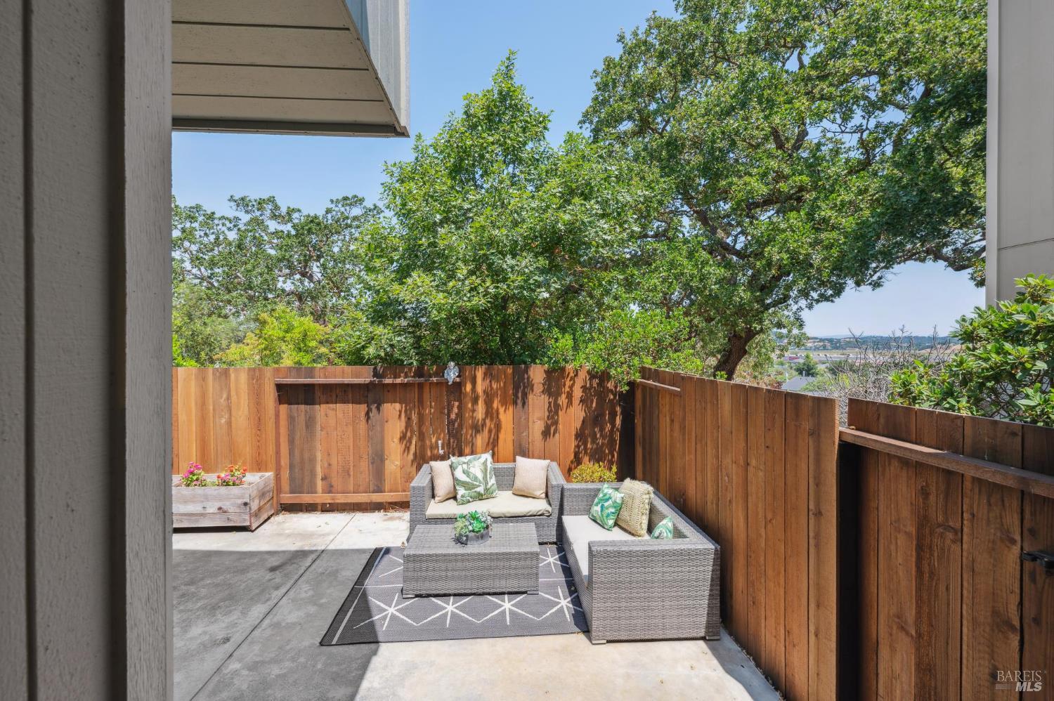 Detail Gallery Image 23 of 29 For 5 Briarwood Ct, Novato,  CA 94947 - 3 Beds | 2/1 Baths