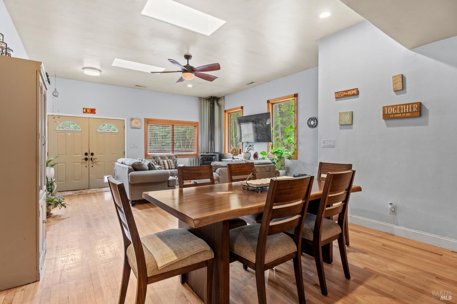 Detail Gallery Image 9 of 23 For 850 Minx Ct, Laytonville,  CA 95454 - 3 Beds | 2 Baths
