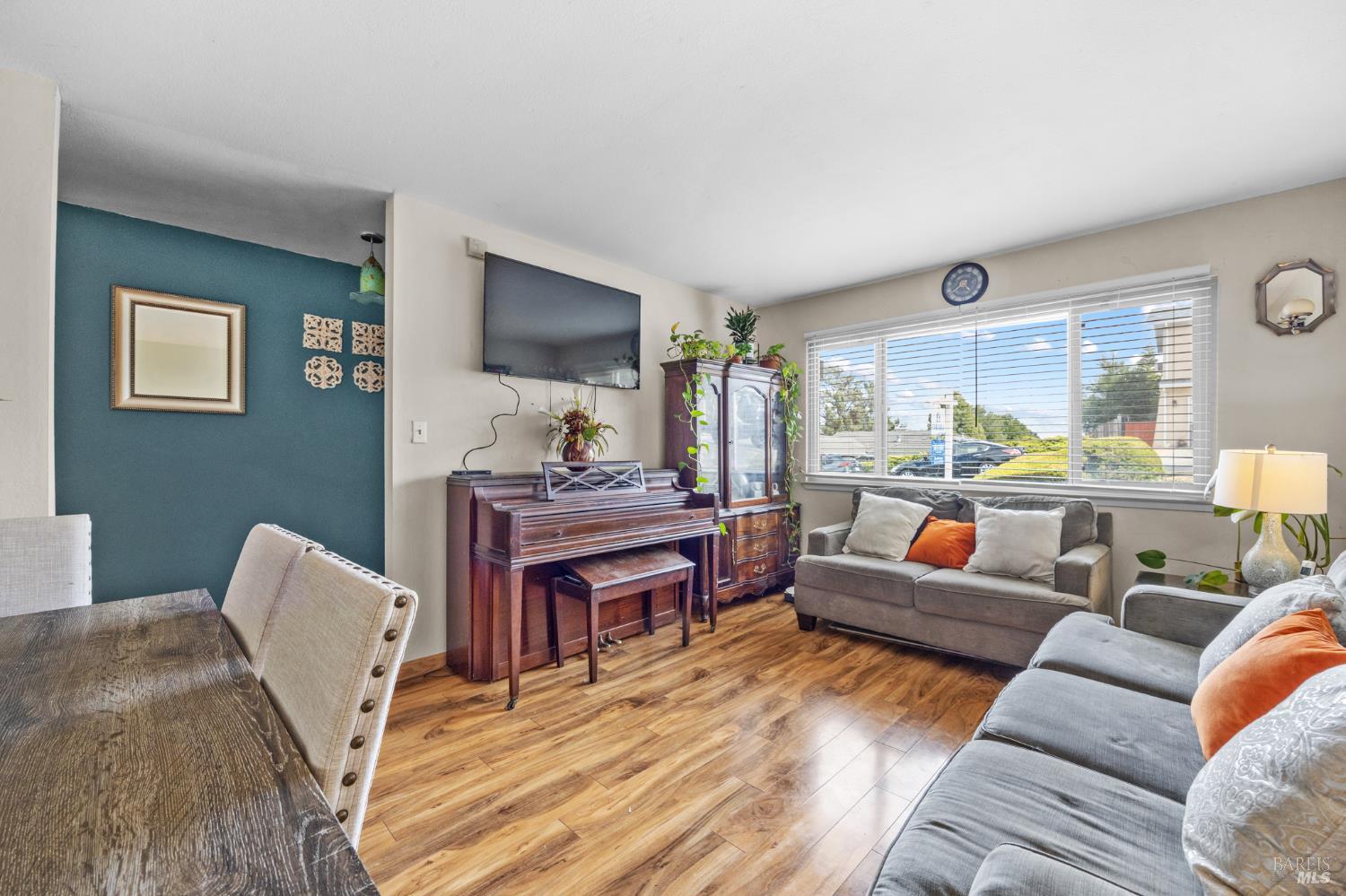 Detail Gallery Image 5 of 34 For 392 Winchester St, Vallejo,  CA 94590 - 4 Beds | 2 Baths