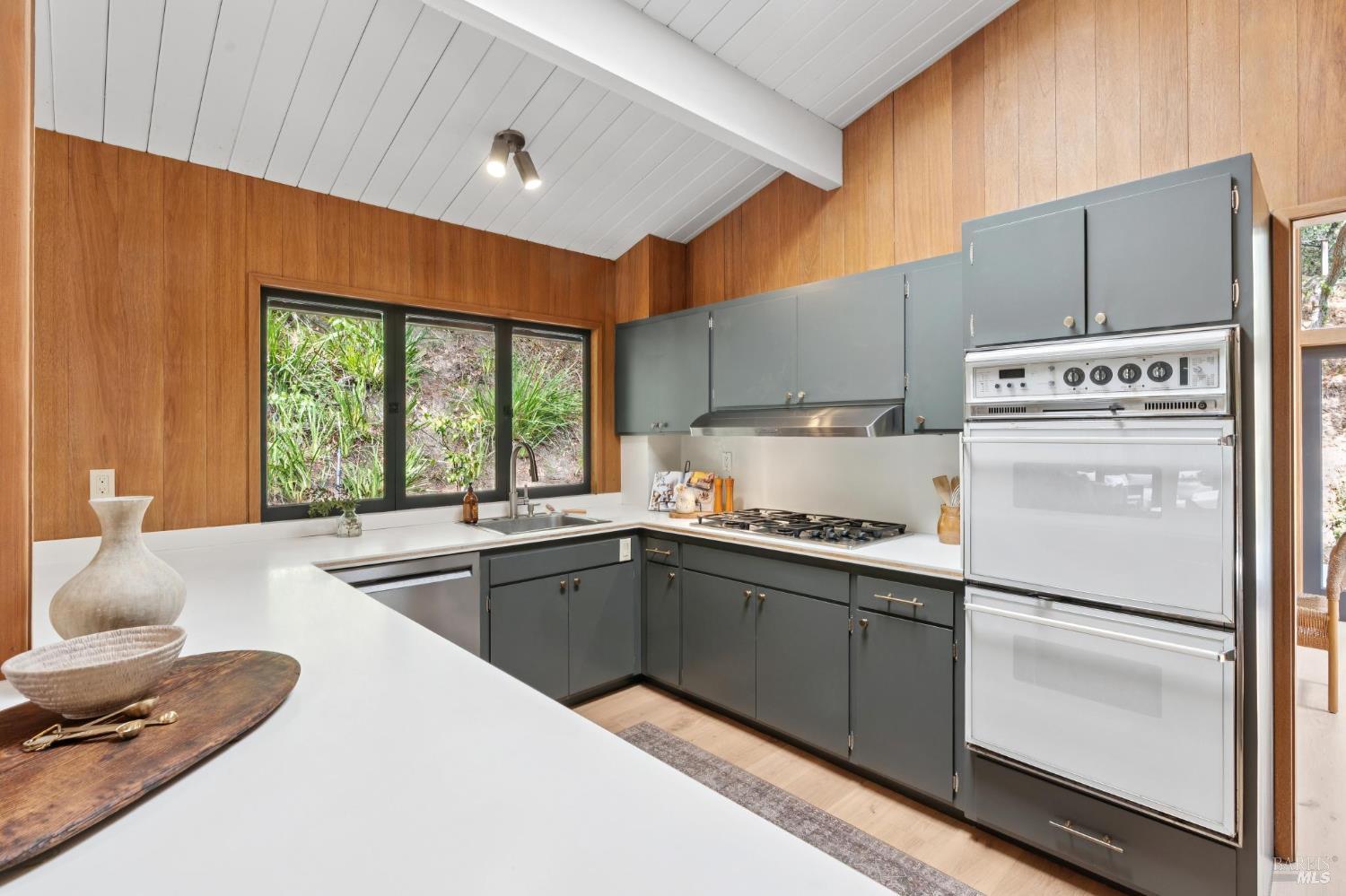 Detail Gallery Image 14 of 37 For 38 Glen Dr, Mill Valley,  CA 94941 - 4 Beds | 2 Baths