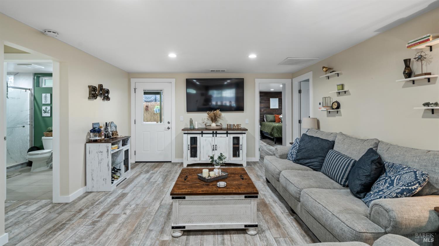 Detail Gallery Image 6 of 26 For 8602 Alden Ln, Windsor,  CA 95492 - 3 Beds | 2/1 Baths