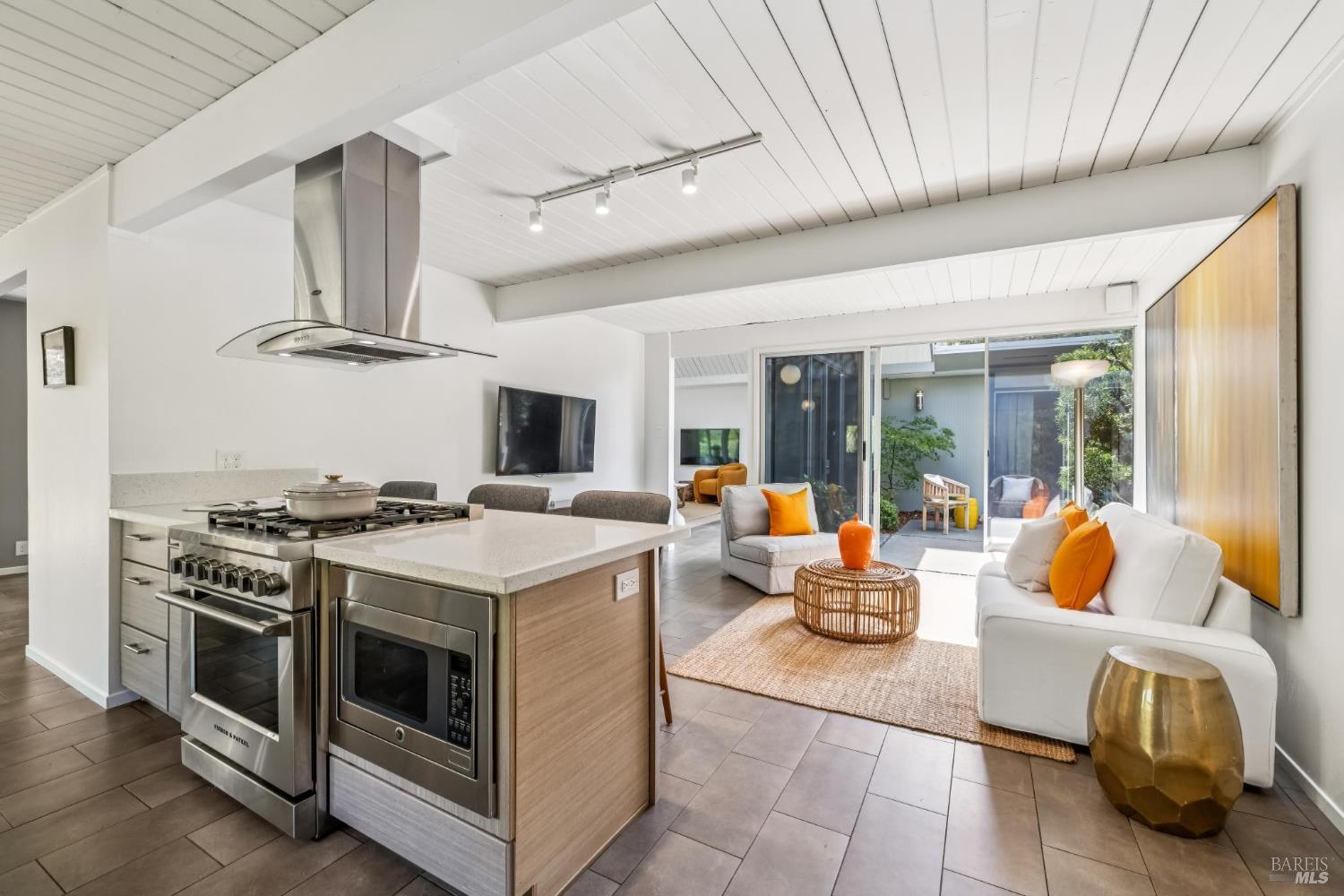 Detail Gallery Image 24 of 61 For 100 Mount Lyell Dr, San Rafael,  CA 94903 - 5 Beds | 2 Baths
