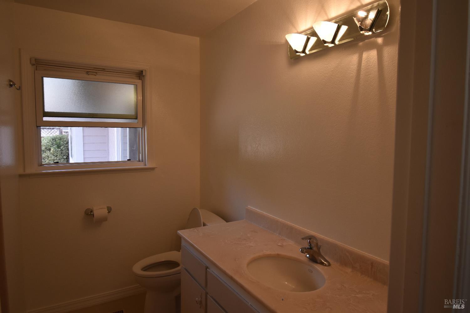 Detail Gallery Image 22 of 30 For 6061 Della Ct, Rohnert Park,  CA 94928 - 3 Beds | 2 Baths