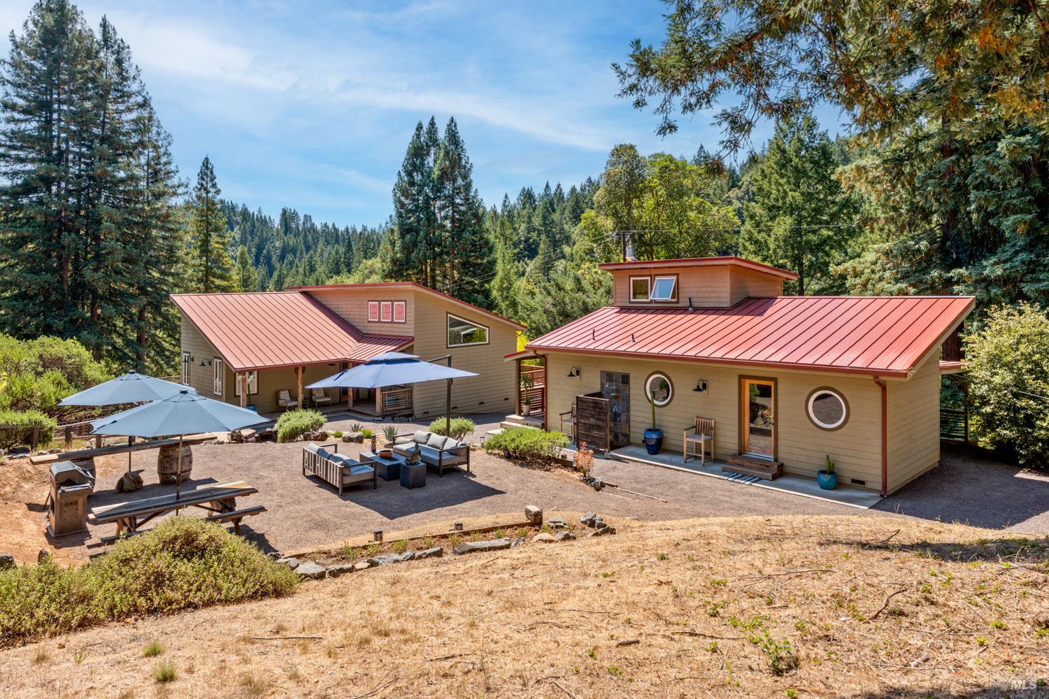 Detail Gallery Image 4 of 37 For 4901 Little Mill Creek Rd, Philo,  CA 95466 - 4 Beds | 2 Baths