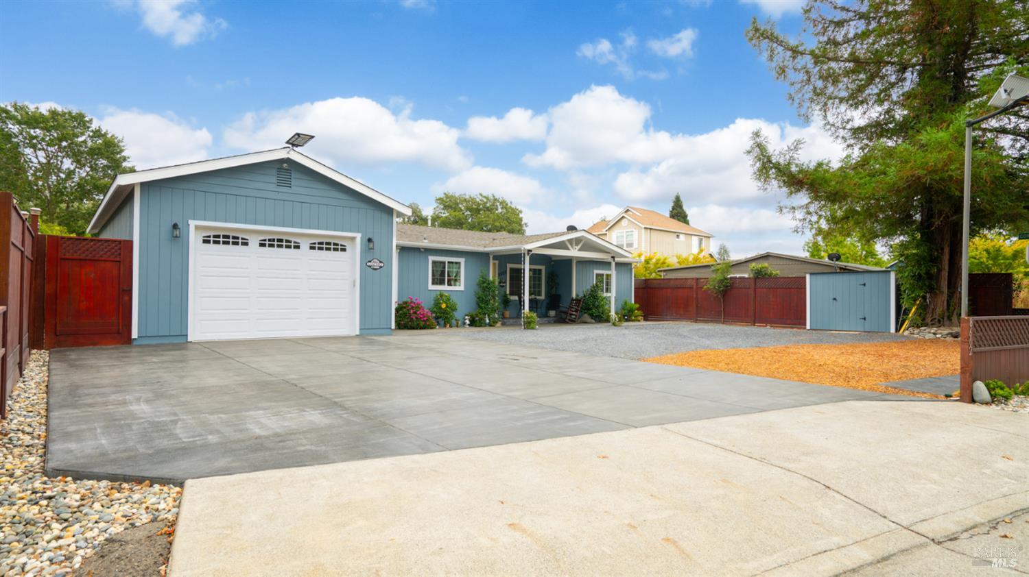 Detail Gallery Image 2 of 26 For 8602 Alden Ln, Windsor,  CA 95492 - 3 Beds | 2/1 Baths