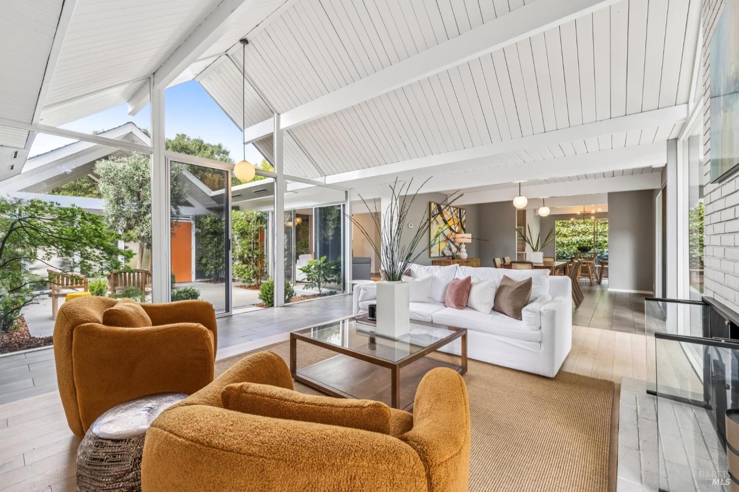 Detail Gallery Image 2 of 61 For 100 Mount Lyell Dr, San Rafael,  CA 94903 - 5 Beds | 2 Baths