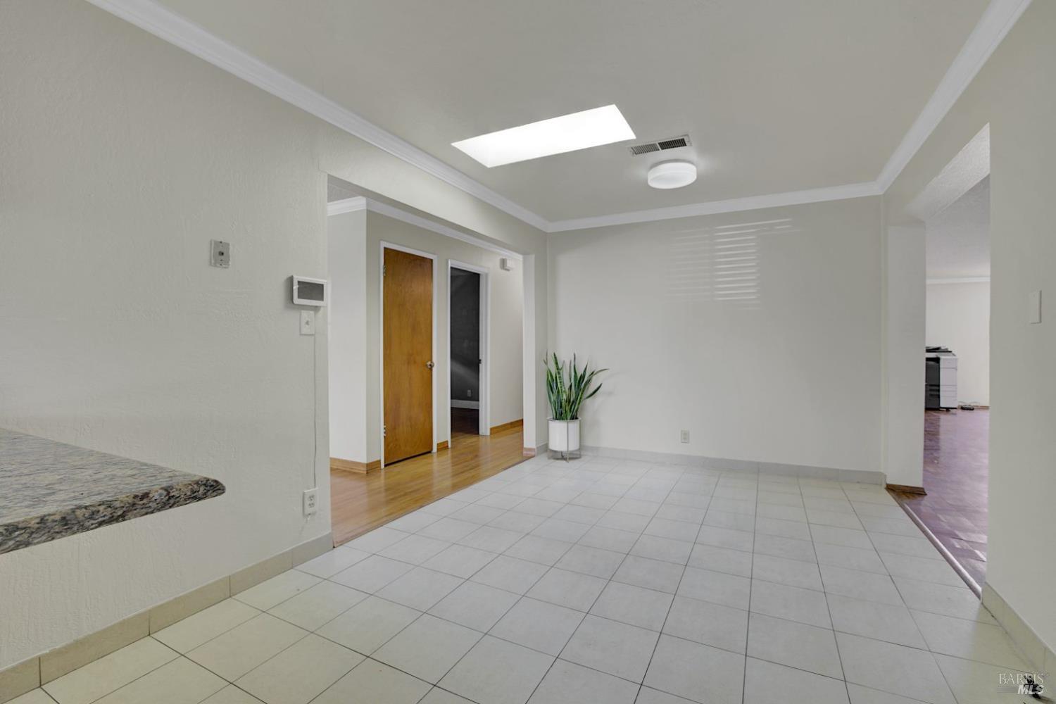 Detail Gallery Image 10 of 56 For 129 Violet Dr, Vallejo,  CA 94589 - 6 Beds | 4 Baths