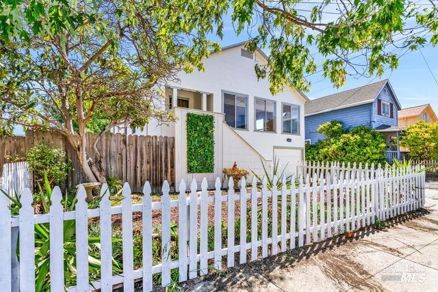 Detail Gallery Image 3 of 38 For 1416 Napa St, Vallejo,  CA 94590 - 2 Beds | 1 Baths