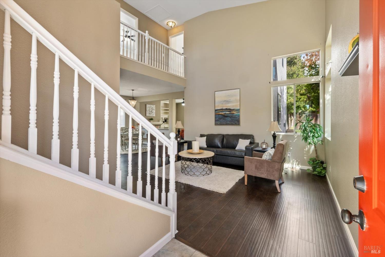 Detail Gallery Image 8 of 49 For 925 Cloverbrook Cir, Vacaville,  CA 95687 - 4 Beds | 3 Baths