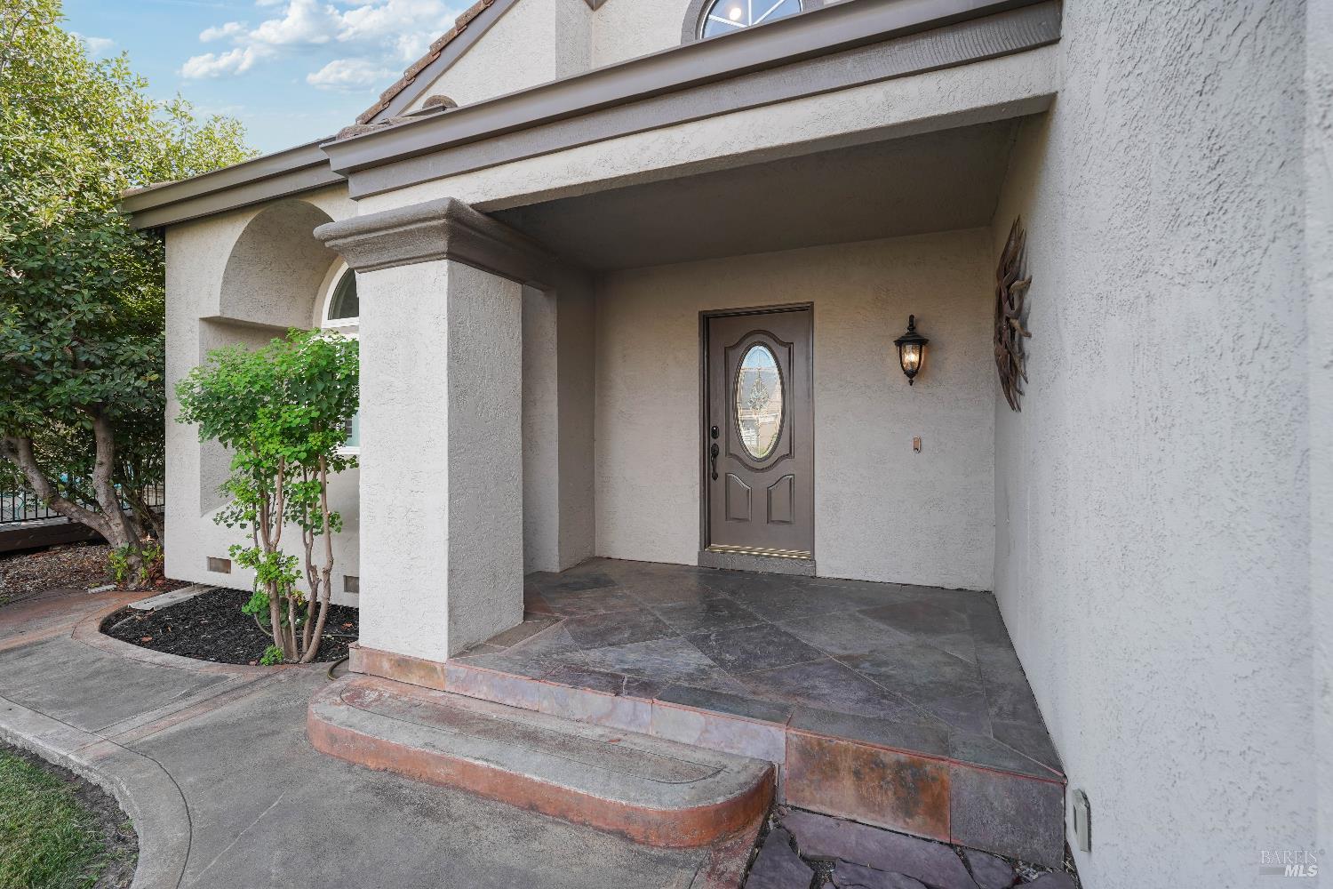Detail Gallery Image 4 of 59 For 606 Roscommon Pl, Vacaville,  CA 95688 - 3 Beds | 2/1 Baths