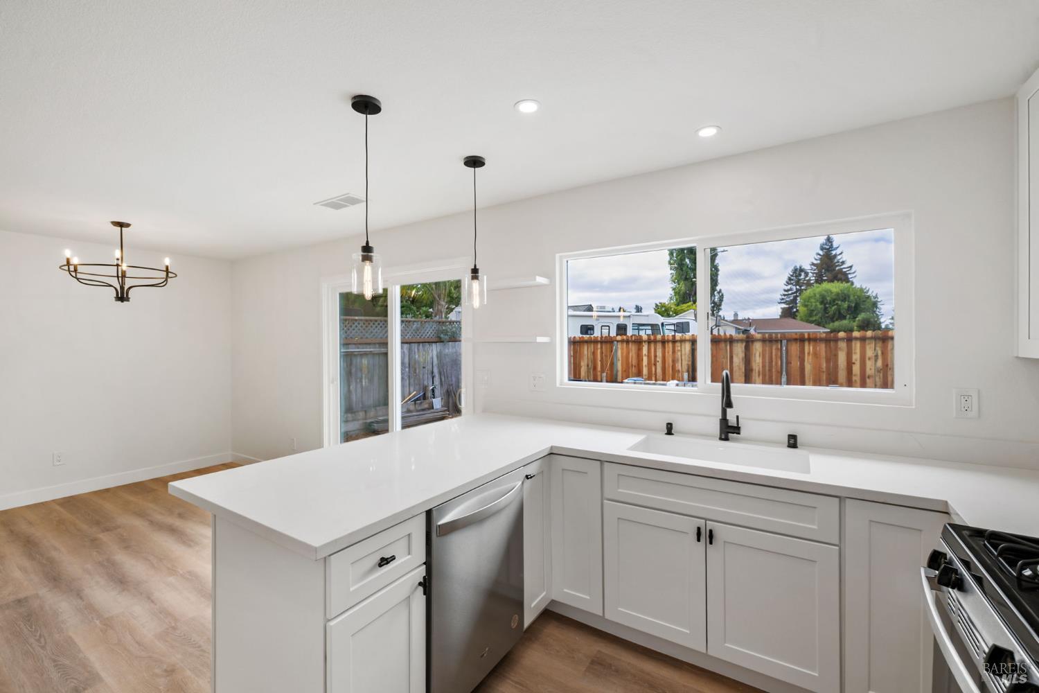 Detail Gallery Image 29 of 55 For 7402 Circle Dr, Rohnert Park,  CA 94928 - 3 Beds | 2 Baths