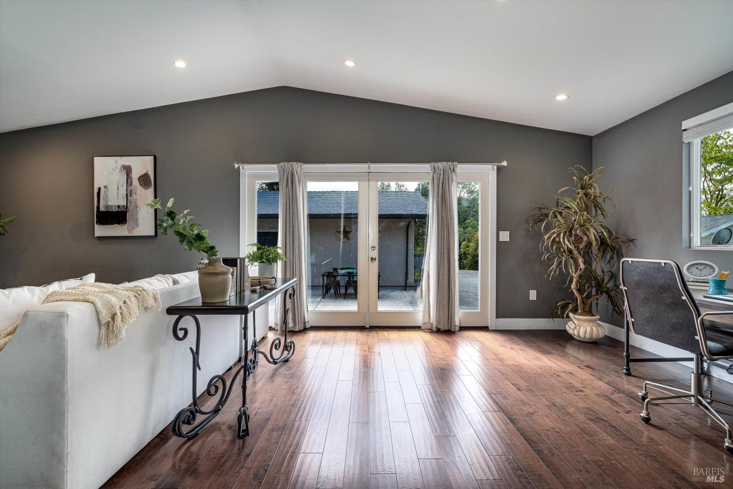 Detail Gallery Image 26 of 56 For 15 Julian Ave, Napa,  CA 94559 - 4 Beds | 2 Baths