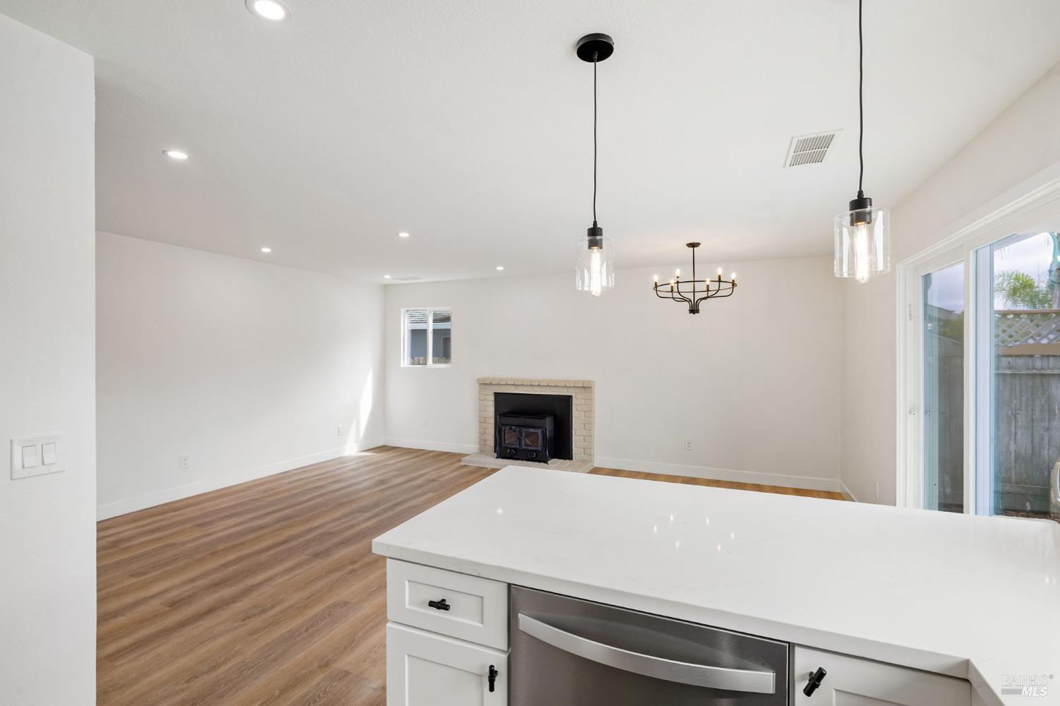 Detail Gallery Image 27 of 55 For 7402 Circle Dr, Rohnert Park,  CA 94928 - 3 Beds | 2 Baths