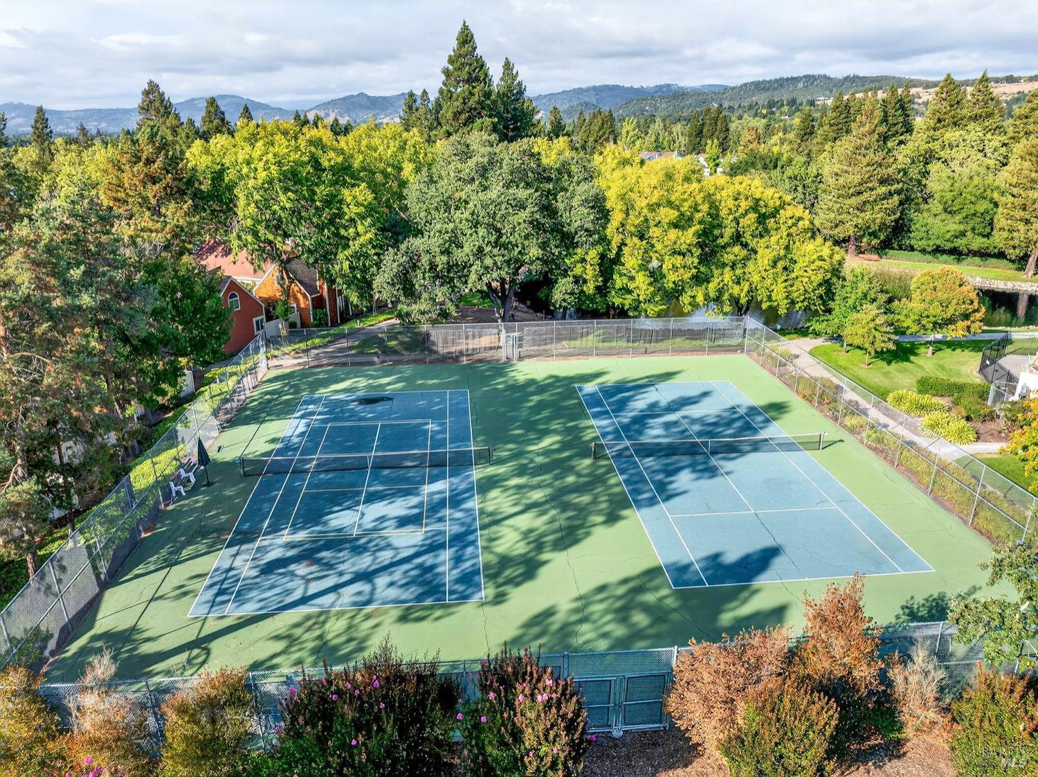 Detail Gallery Image 29 of 33 For 2506 Lakeview Dr, Santa Rosa,  CA 95405 - 3 Beds | 2 Baths