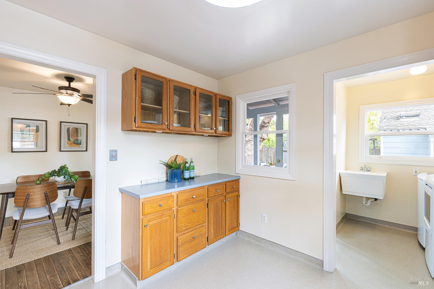 Detail Gallery Image 13 of 59 For 1716 King St, Santa Rosa,  CA 95404 - 2 Beds | 3 Baths