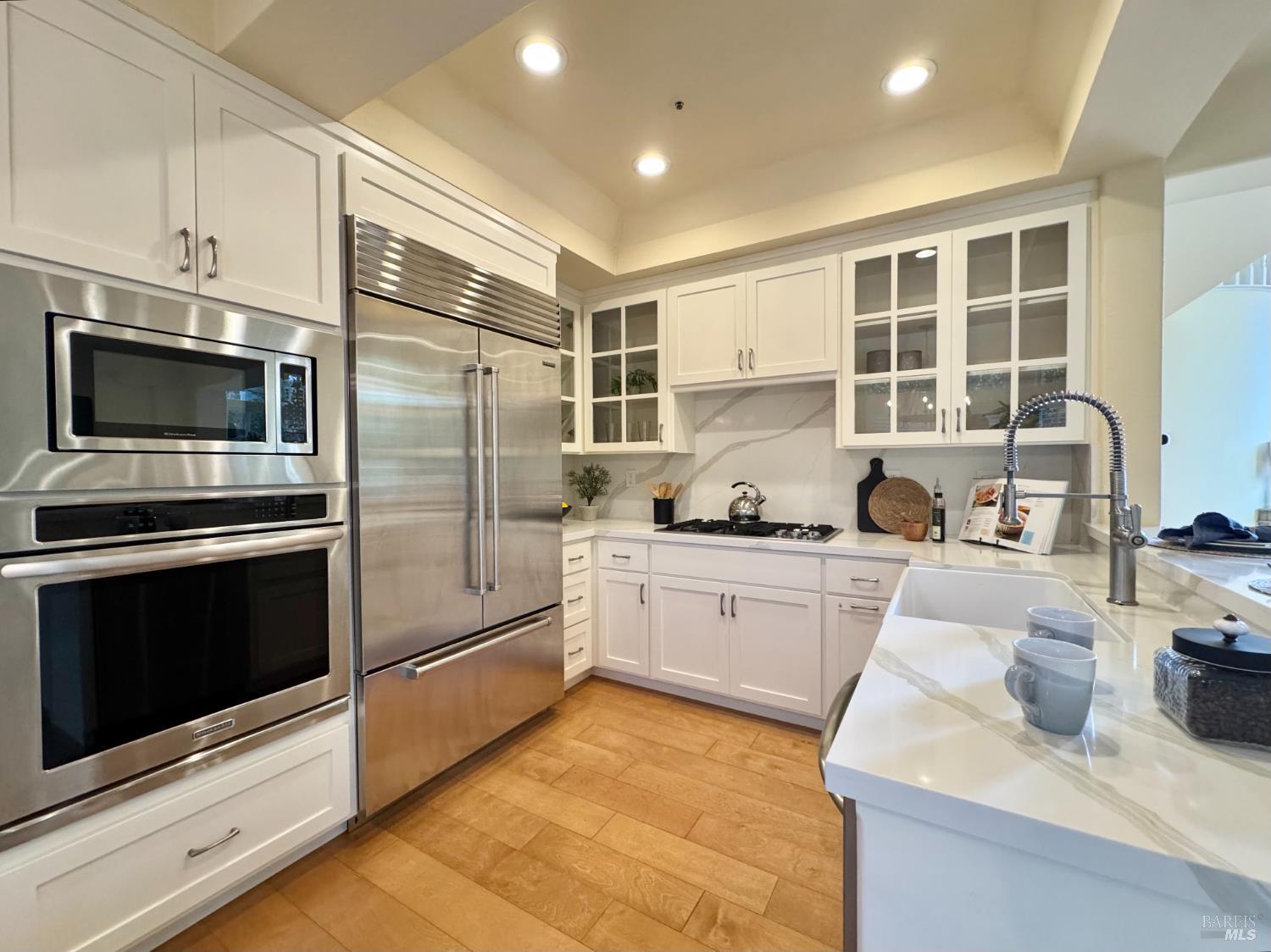 Detail Gallery Image 14 of 44 For 33 Cove Ct, Napa,  CA 94559 - 4 Beds | 2/1 Baths
